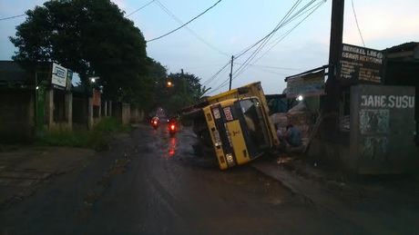 Jalan Rusak Bertebaran di Pelosok Negeri, Sampai Kapan Akan Didiamkan?