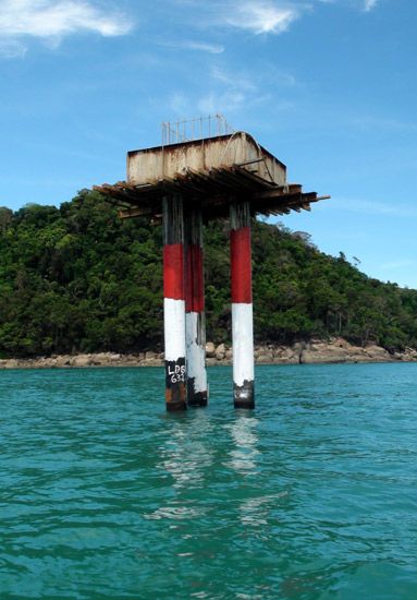 Pulau Tanjung Datuk Kalbar Dipasangi Tiang Pancang Oleh Malaysia