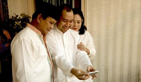 &#91;F***ING FOLLOWERS AGAIN AND AGAIN&#93;Usai Sambangi Cendana, Prabowo Posting Foto Selfie
