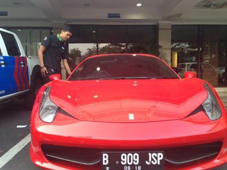 &#91;Hayoo Ngaku punya sapa??&#93; Ngebut di Jalan Tol, Ferrari Ditilang Polisi