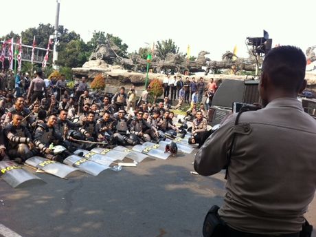 &#91;Segitu Doang....&#93; Massa Prabowo Terkendali, Polisi Foto-foto di Bundaran Patung Kuda