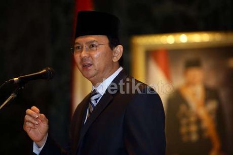 Ketua Gerindra Pasang Foto 'Presiden' Prabowo di DPRD DKI, Ahok Tertawa