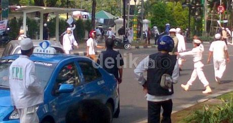 &#91;Habib Menyarahlah!&#93; Bila Tak Serahkan Diri, Korlap FPI Ditangkap Paksa Malam Ini