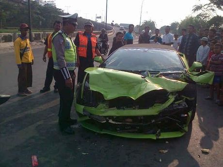 PENJARA? - Lamborghini yang Terlibat Kecelakaan di Tol Ancol Milik Hotman Paris