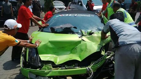 Kalo ente punya Lamborghini, terus kejadian kek gini , . gimana perasaan ente, .?