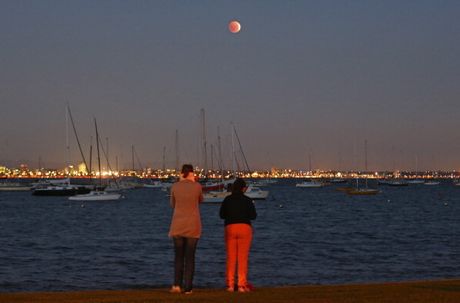 3 Fakta Menarik tentang Gerhana Bulan Berwarna Merah Darah Nanti Malam
