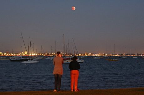 3 Fakta Menarik tentang Gerhana Bulan Berwarna Merah Darah Nanti Malam 