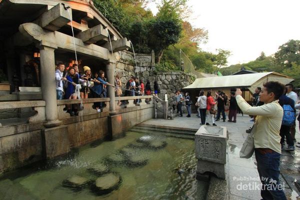 Kuil di Jepang Ini Punya Air Anti Jomblo