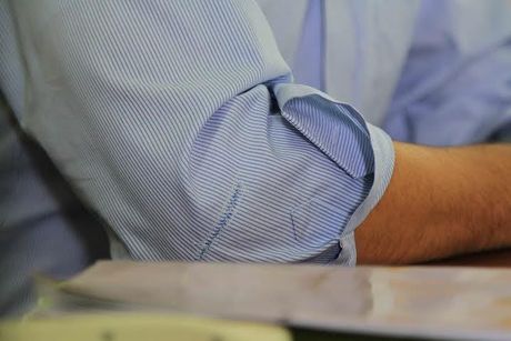 Blusukan ke SMAN 87, Menteri Anies Pakai Baju Bekas Sobek yang Ditambal
