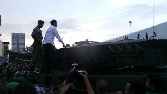 &#91;Gak Kenal&#93; Tank Leopard Curi Perhatian Jokowi di Pameran Alutsista TNI AD