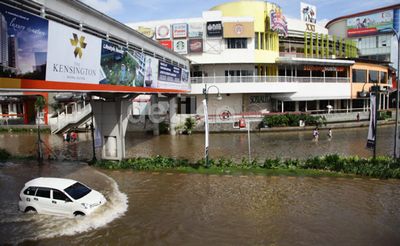 &#91;WC wajib dibus&#93; Terjebak Macet 6 Jam ke Bandara, Penumpang Damri Kencing di Botol
