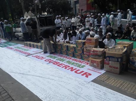 Massa Ormas Demo di Kebon Sirih, Minta DPRD Teruskan Angket dan Usir Ahok