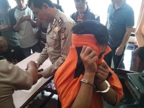 &#91;wow&#93; Curi Roti, Pria Ini Tertangkap Basah Bawa Pistol di Mal Kota Kasablanka