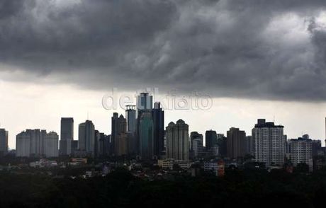 Hujan Deras Membuat Sejumlah Ruas Jalan di Jakarta Tergenang