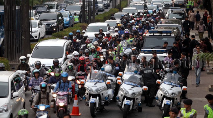 Jokowi Buka di KPK, Kuningan Macet
