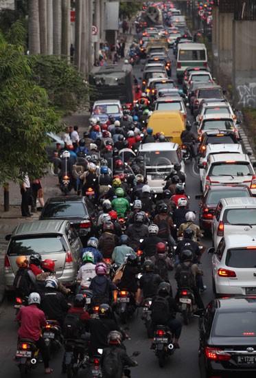Jokowi Buka di KPK, Kuningan Macet