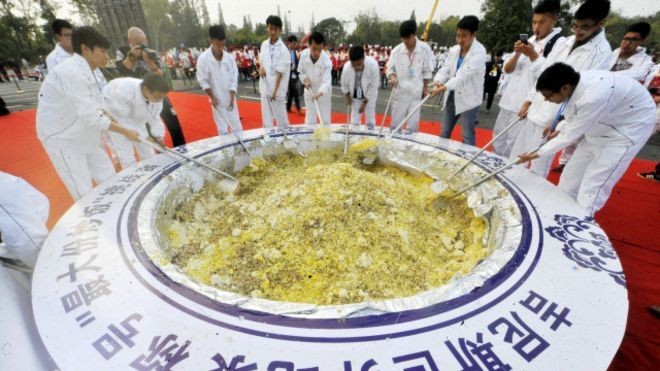 Rekor Dunia Nasi Goreng di China dibatalkan , ada apa ? 