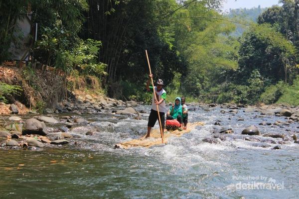 INFO!!!!Arung Jeram Bambu di Pedalaman Kalimantan