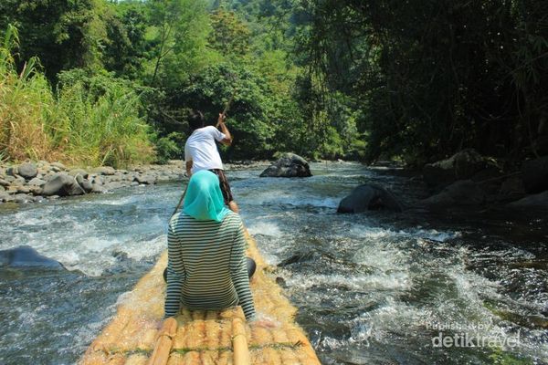 INFO!!!!Arung Jeram Bambu di Pedalaman Kalimantan
