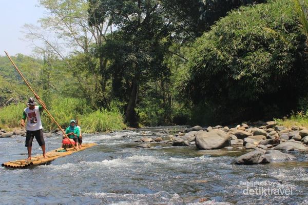 INFO!!!!Arung Jeram Bambu di Pedalaman Kalimantan