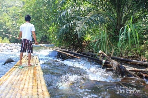 INFO!!!!Arung Jeram Bambu di Pedalaman Kalimantan