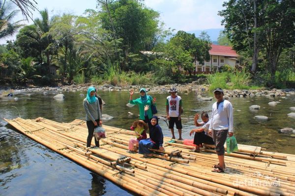 INFO!!!!Arung Jeram Bambu di Pedalaman Kalimantan