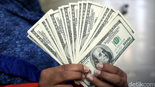 BREAKING NEWS: Setelah hampir 1 Tahun, Rupiah menyentuh level 12.000 ! Kenapa ?