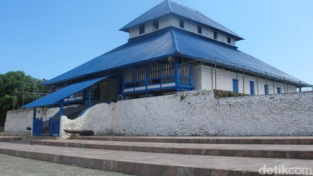 suara-adzan-dari-makkah-yang-konon-terdengar-di-masjid-sulawesi-tenggara