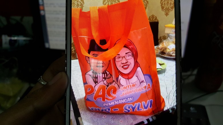 Agus Sebut "Goody Bag" Sembako Inisiatif Pendukungnya
