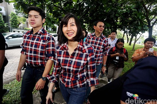 Cantiknya Veronica Tan, Istri Ahok Tampil Kasual dengan Kemeja dan Jeans