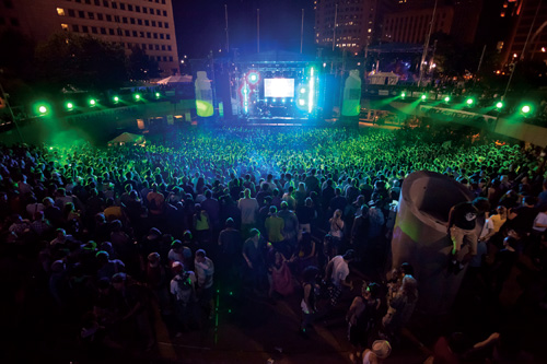 10 Festival Dance Music Terbesar dengan Panggung Termegah