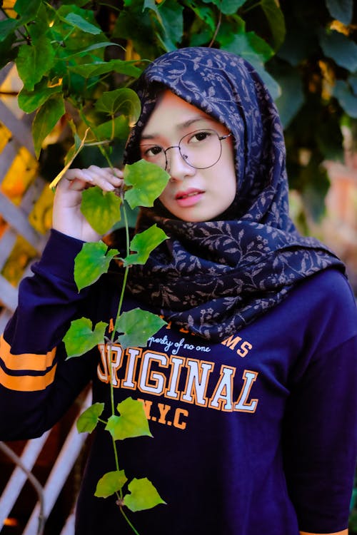 sista hijabers suka pakai kacamata? yuk intip style kekinian ini