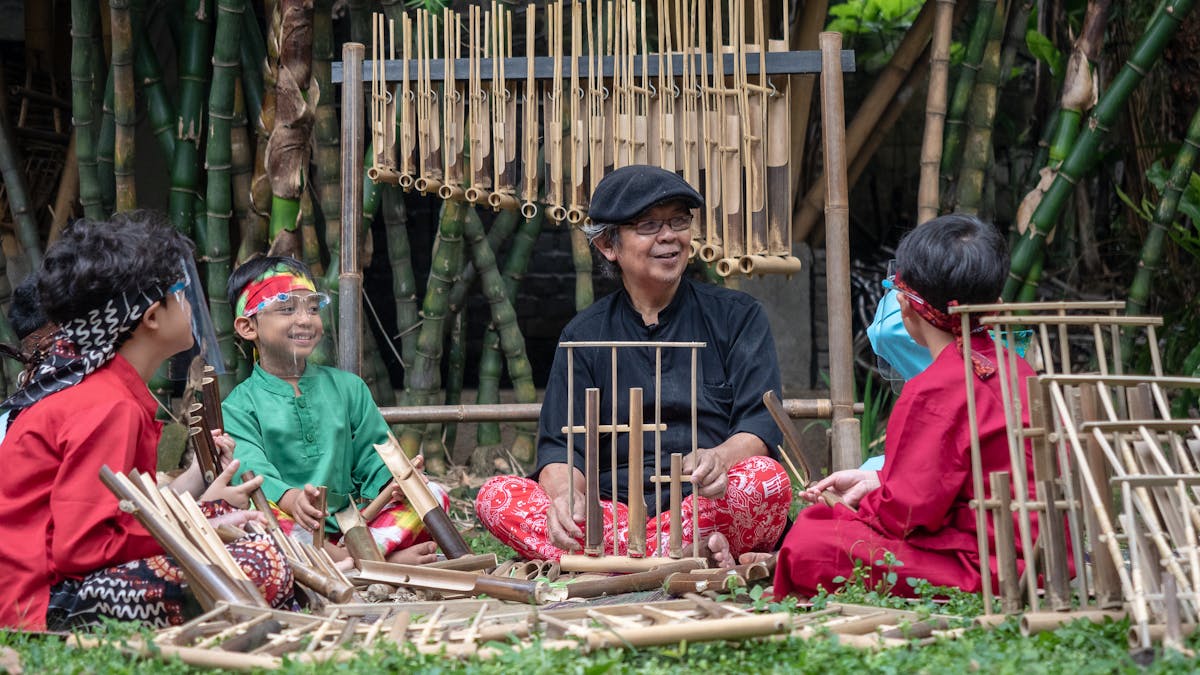 Angklung telah diakui oleh UNESCO sebagai...