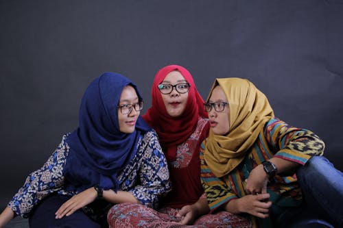 sista hijabers suka pakai kacamata? yuk intip style kekinian ini