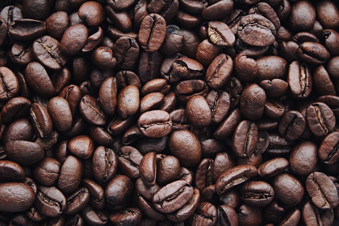 "Kopi: Lebih dari Sekedar Minuman Pagi yang Bikin Tegang! ☕️✨"