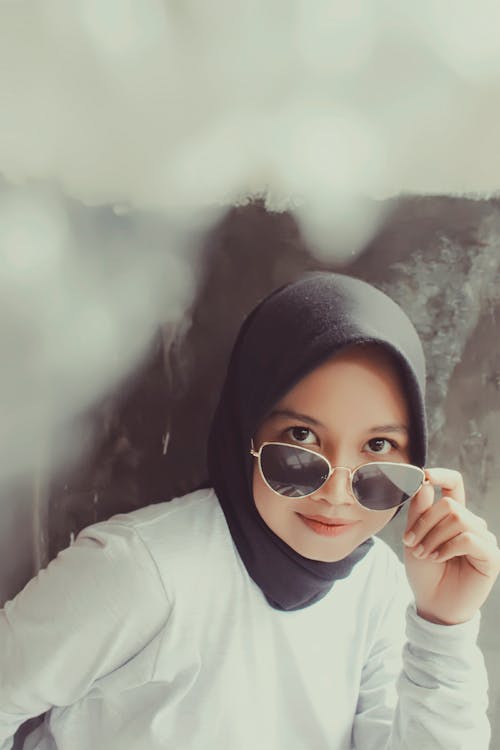 sista hijabers suka pakai kacamata? yuk intip style kekinian ini