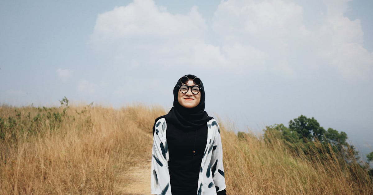 sista hijabers suka pakai kacamata? yuk intip style kekinian ini