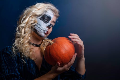Yuk Intip Tips And Trick Kostum Hallowen 2019 Buat Kamu !