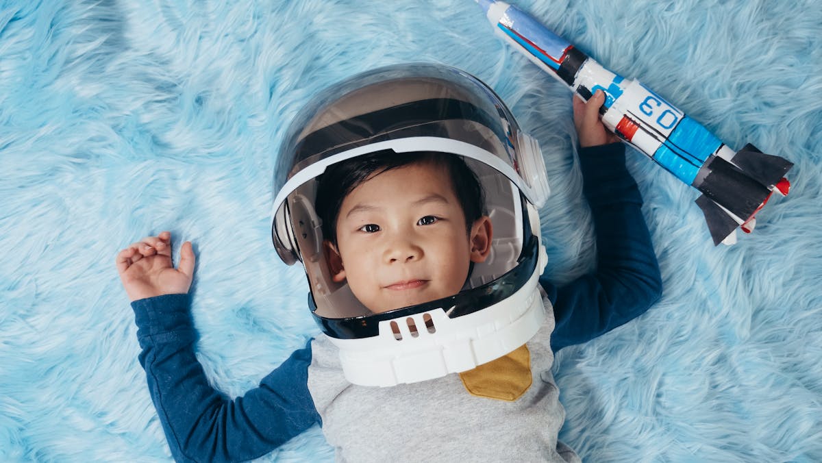 kesetiaan-dan-semangat-kisah-seorang-anak-yang-menginginkan-menjadi-astronot