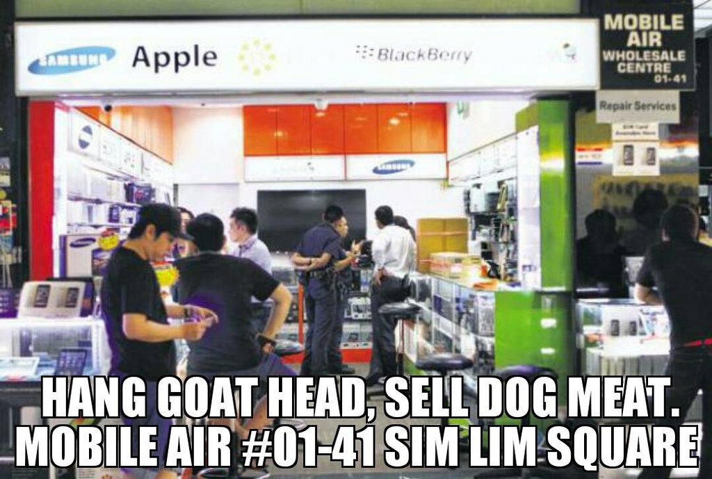 Turis Vietnam ini berlutut dan menangis memohon refund iPhone 6 di Singapura