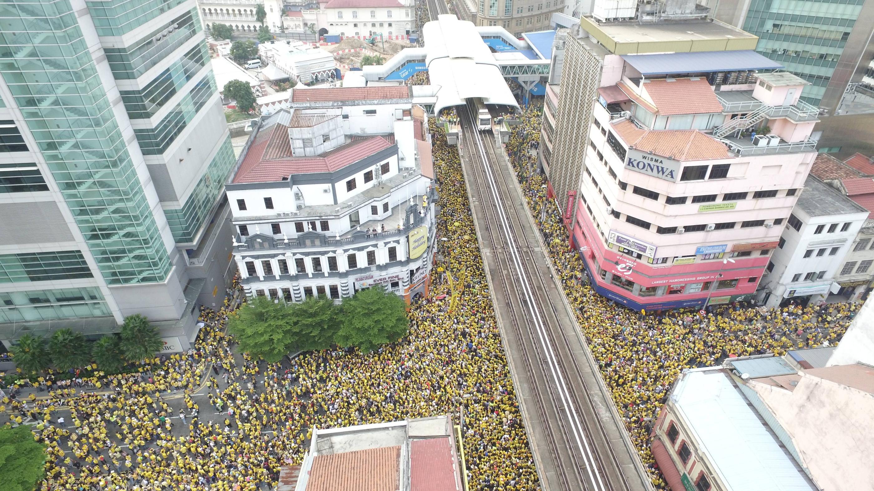 200.000 orang menuntut NAJIB mundur di Malaysia. Indonesia berani ga????