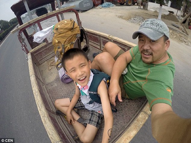 Ayah ini Mengajarkan Anaknya untuk Tidak Manja (Sangat Menginspirasi)