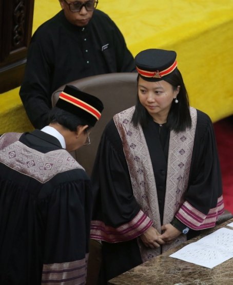 HANNAH YEOH, ketua PARLEMEN di Malaysia TERMUDA dan pertama WANITA (MASIH CANTIK!!!)