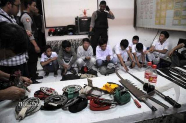 jeggeeerrr-mau-dibubarkan-ahok-dpr-bela-kpai