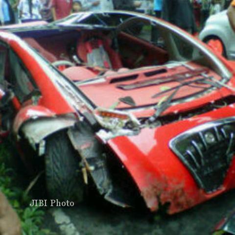 wah gan.. TUXUCI &quot;ferrari listrik&quot; kecelakaan!!