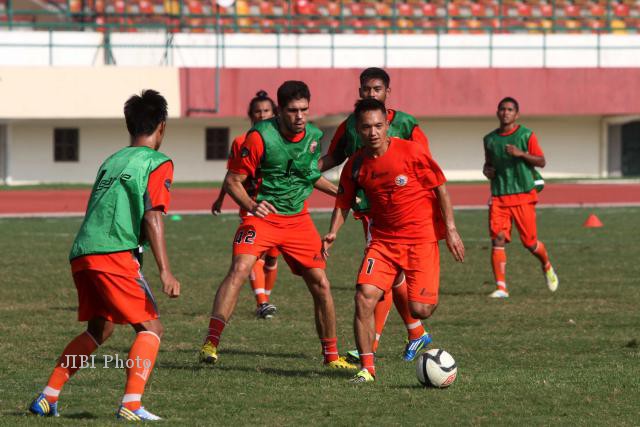Persija, Dukung Anies atau Agus?