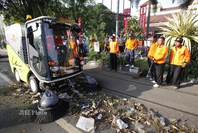 Kota Ane Pake Benda Ini Gan Buat Bersih-Bersih Jalan