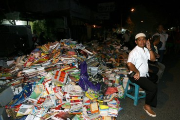 KEBAKARAN SOLO : 30 Kios Buku Sriwedari Kobong! Api Makin Membesar