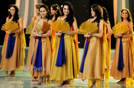 MISS WORLD 2013 : 130 Kontestan Berpakaian Adat Indonesia Puncaki Opening Show