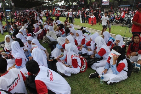 &#91;KAMPANYE PDIP&#93; Seribuan Siswa SMA/SMK Klaten Warnai Kampanye di Klaten